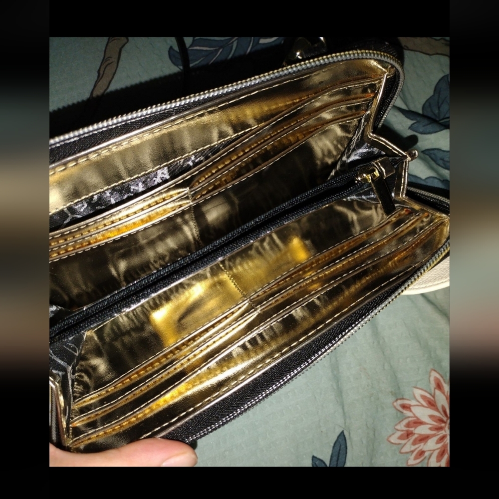 Betsey Johnson Crossbody - Picture 5 of 7
